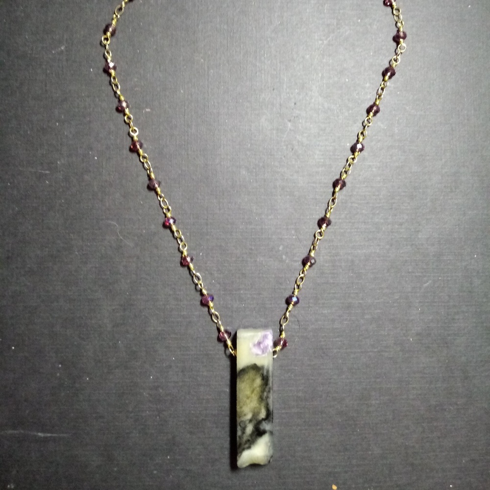 VIVID MARBALIZED GREEN AGATE STONE NECKLACE